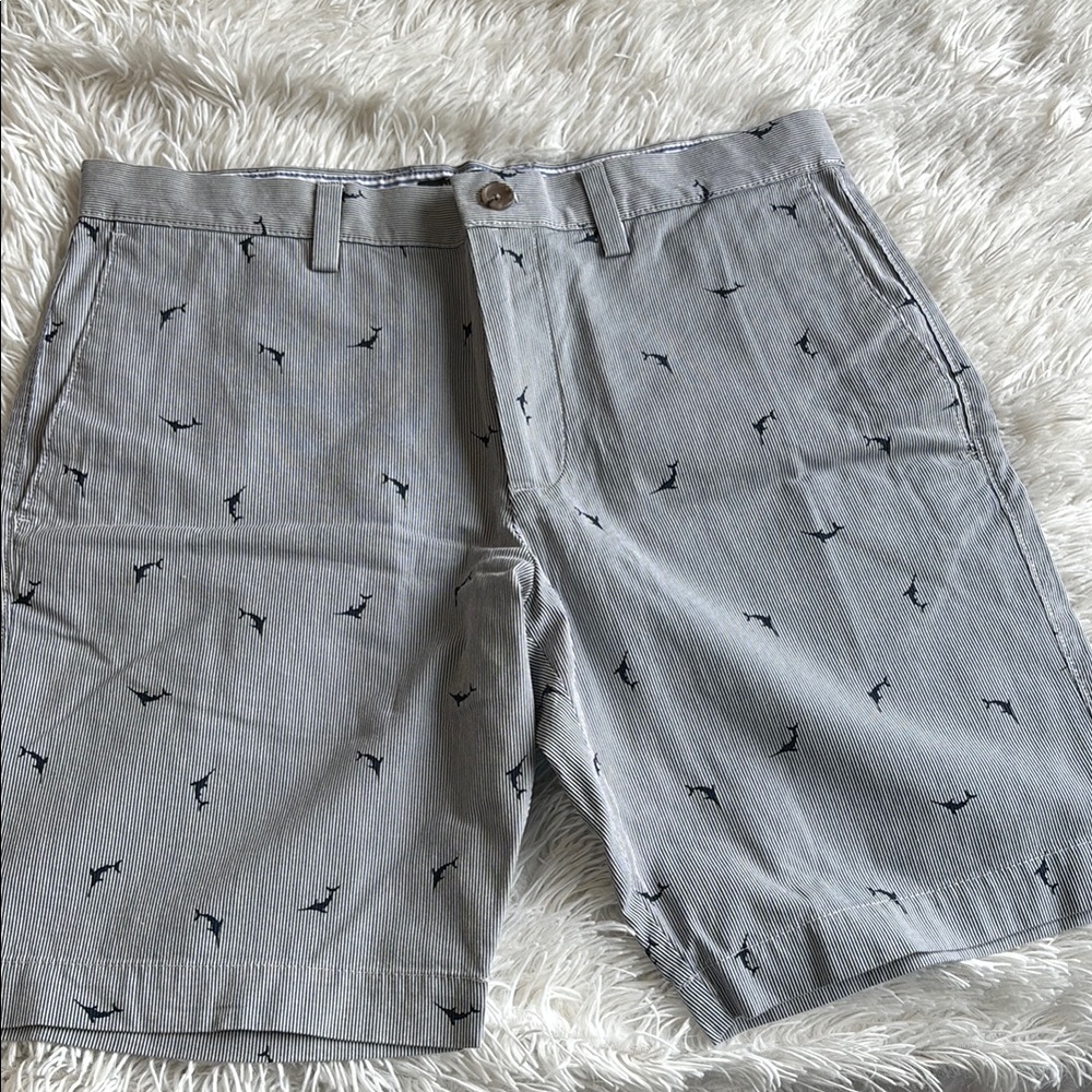 Banana Republic lightweight chino shorts with marlin fish pattern 100% cotton